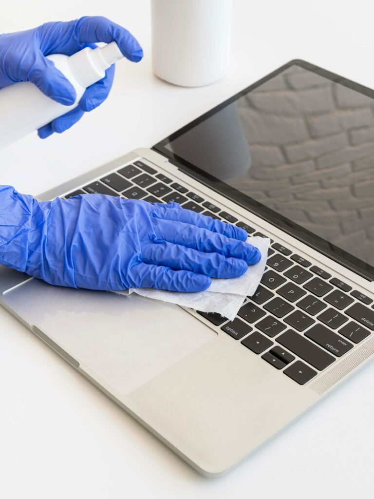 cleaning MacBook keyboard